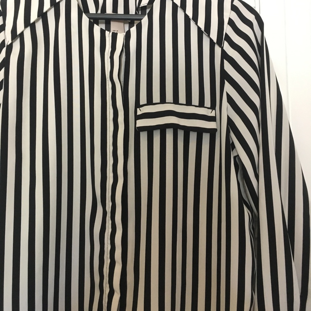 BLACK & WHITE STRIPPED BUTTON DOWN W RICK CUFFS - Picture 2 of 4