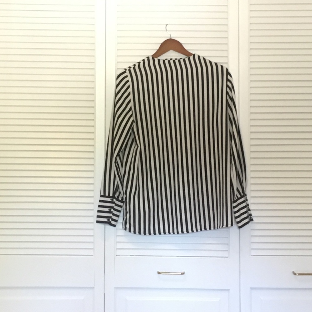 BLACK & WHITE STRIPPED BUTTON DOWN W RICK CUFFS - Picture 4 of 4