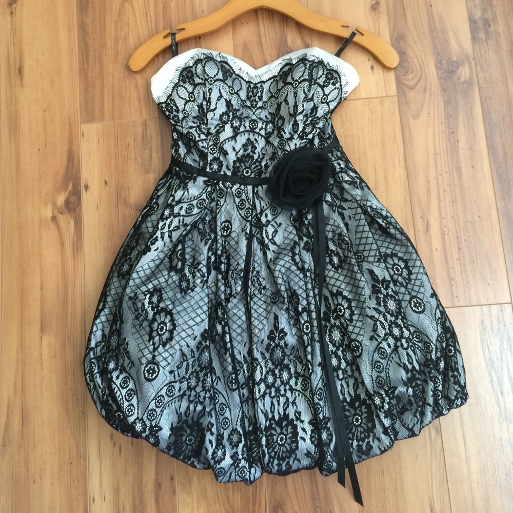 The prettiest Bebe Dress - lace balloon dress xxs