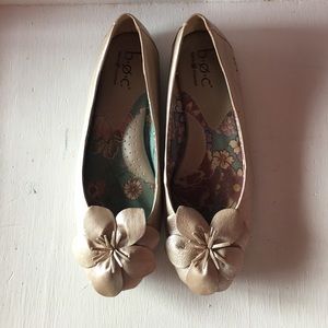 US Size 9 Leather b.o.c. Metallic Tan Flats