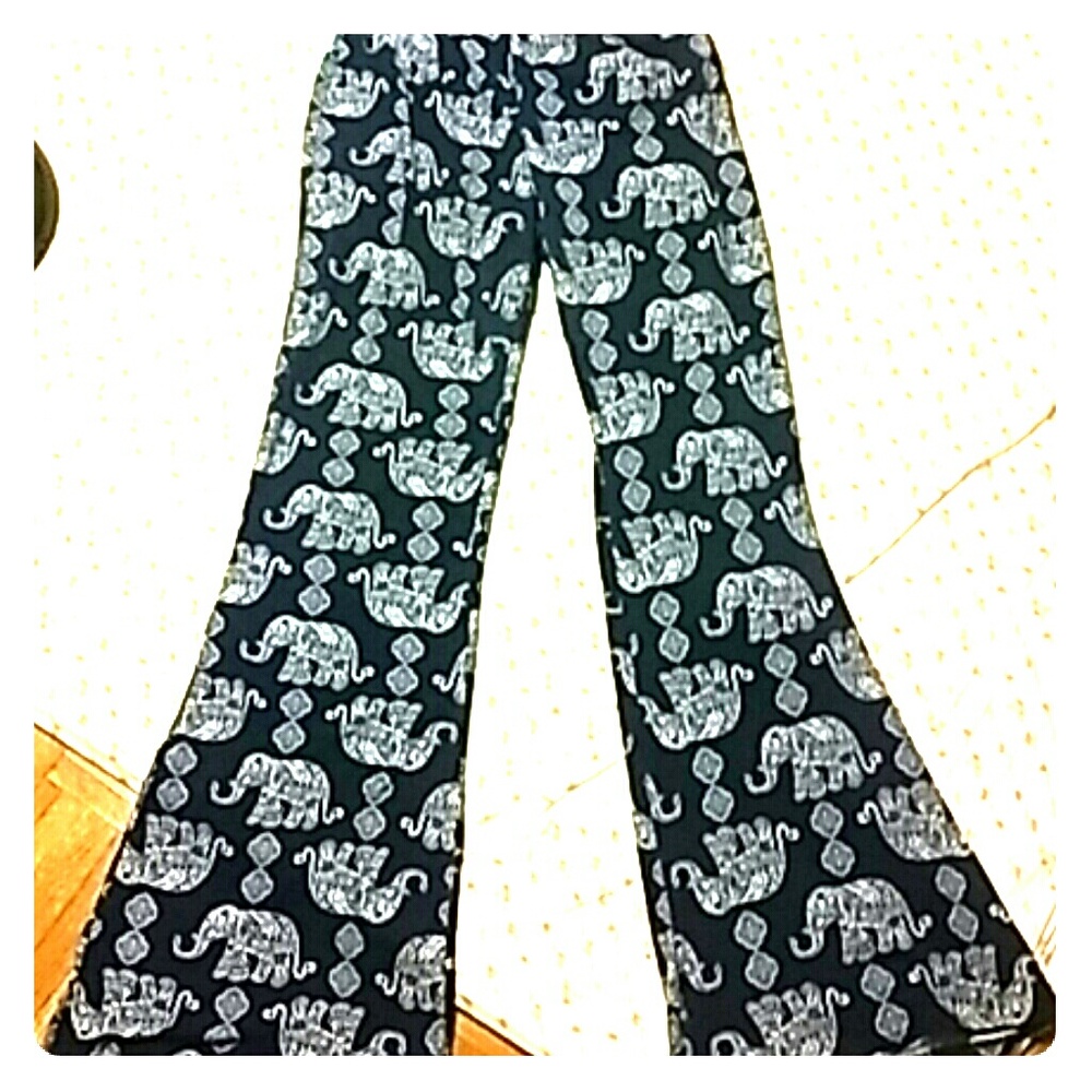 Elephant print super soft leggings!