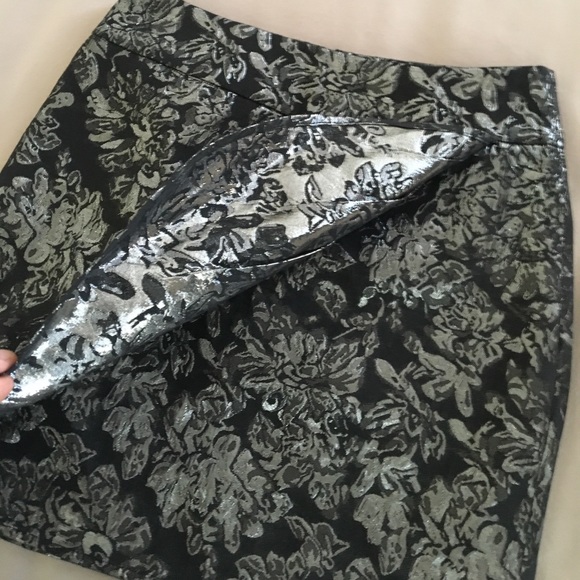 ShiMmEriNg SilVer MetAllic fl0rAl miNi - Picture 4 of 7