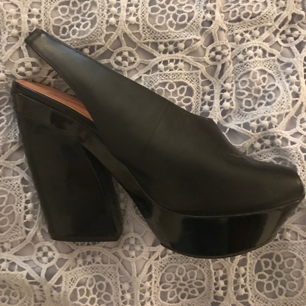 Saks fifth avenue shoe