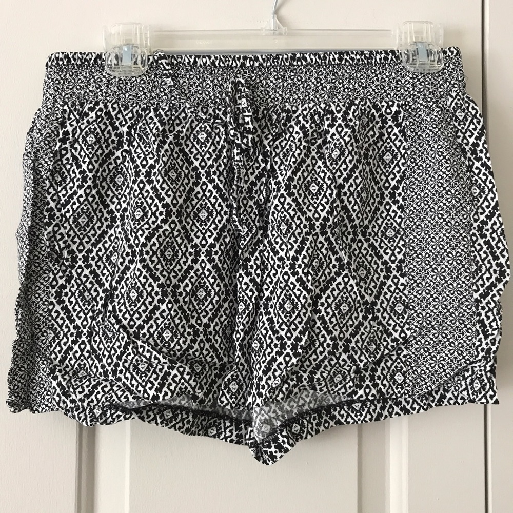 Black and white pattern drawstring shorts