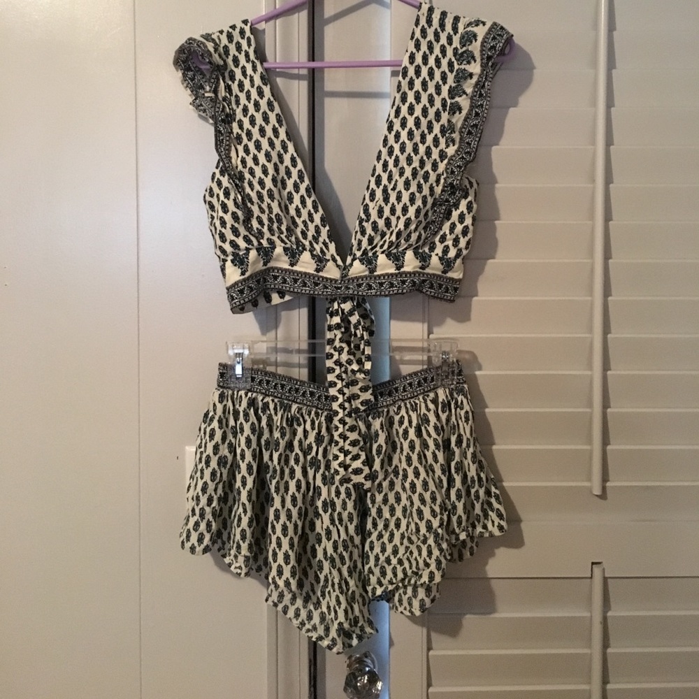 SOLD❌❌ White and green two piece set