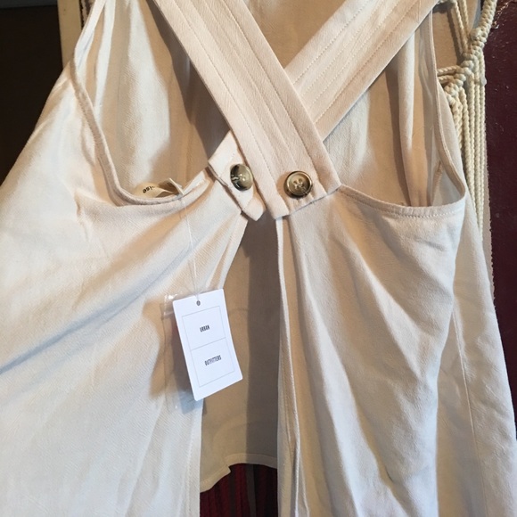 UO Open Back Linen top. - Picture 2 of 3