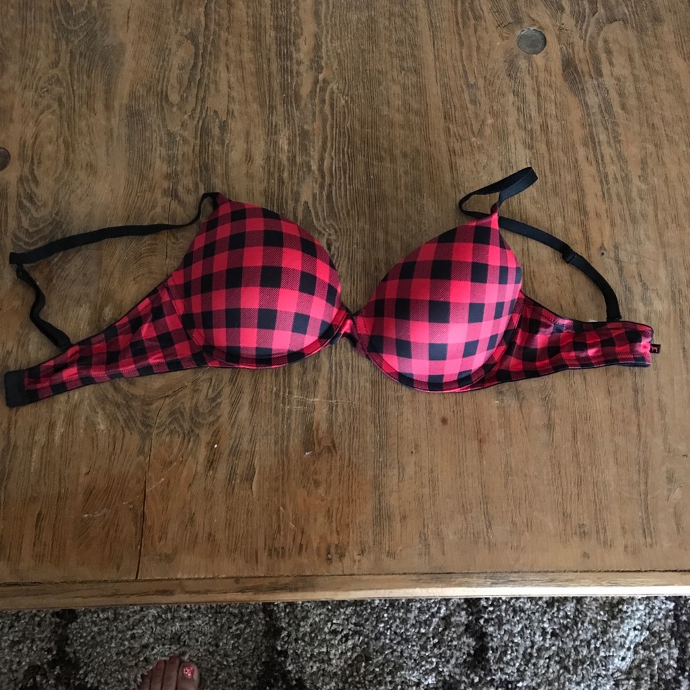 Victoria's Secret push up size 34d. Never worn
