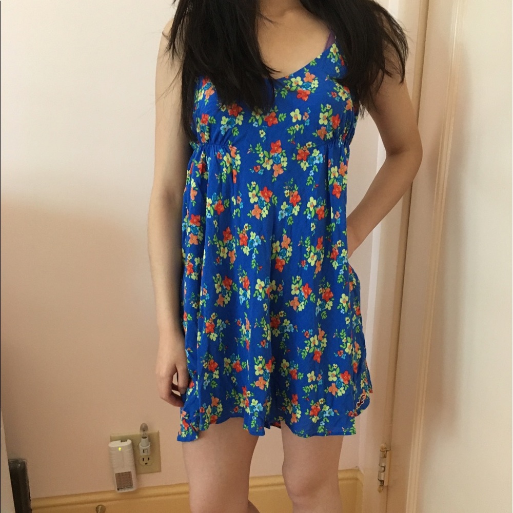 Hollister || flows floral dress