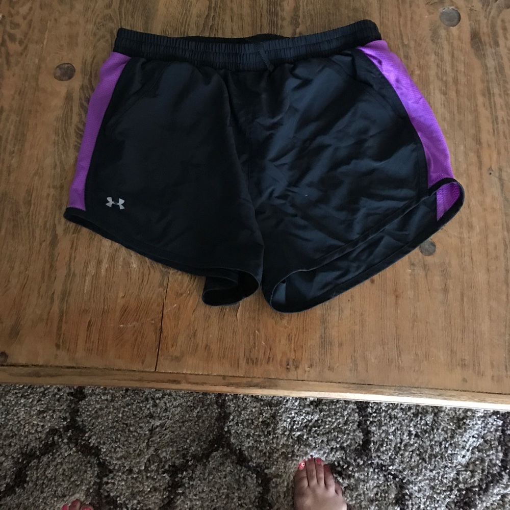 Under armour M Shorts worn twice!!