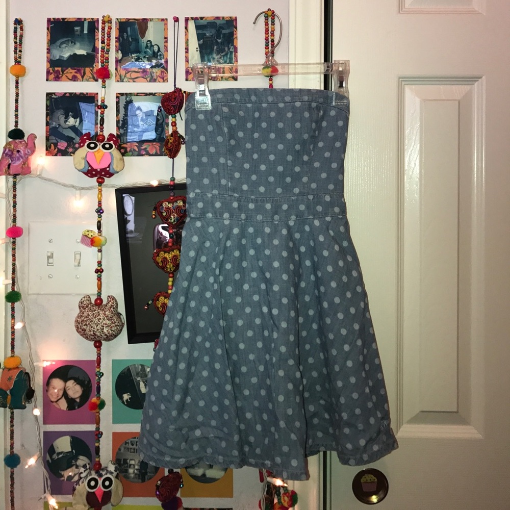 Cute polka dot denim strapless dress!