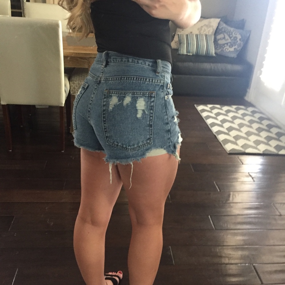 SALEāļøLAST//Daisy High Waisted Cut-Offs - Picture 4 of 7