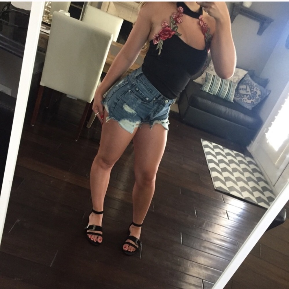 SALEāļøLAST//Daisy High Waisted Cut-Offs - Picture 2 of 7