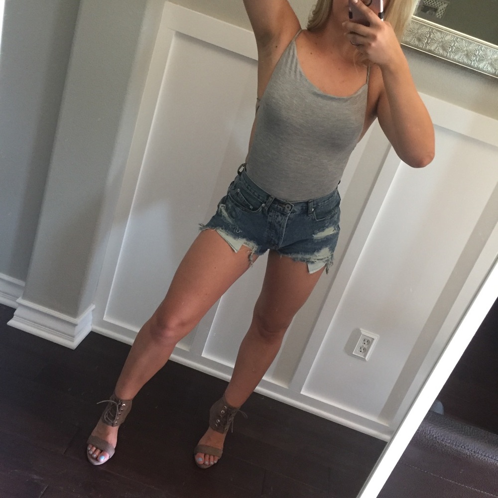 SALEāļøLAST//Daisy High Waisted Cut-Offs - Picture 7 of 7