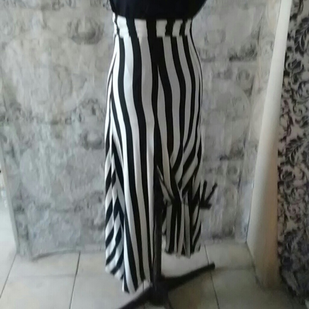 Long black white knit skirt - Picture 4 of 4