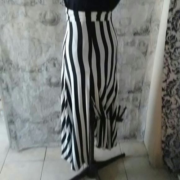 Long black white knit skirt - Picture 4 of 4