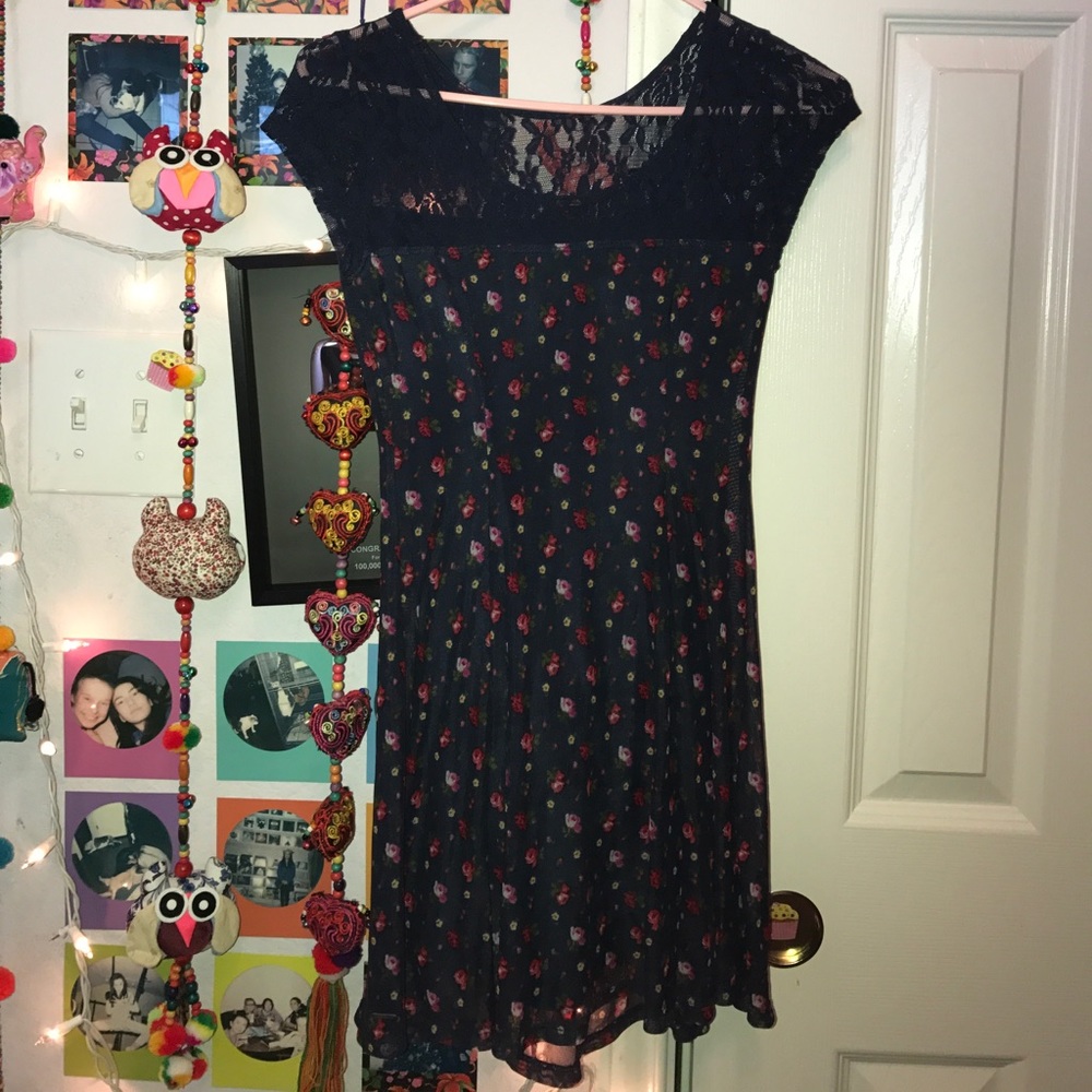 Cute mesh floral dress!