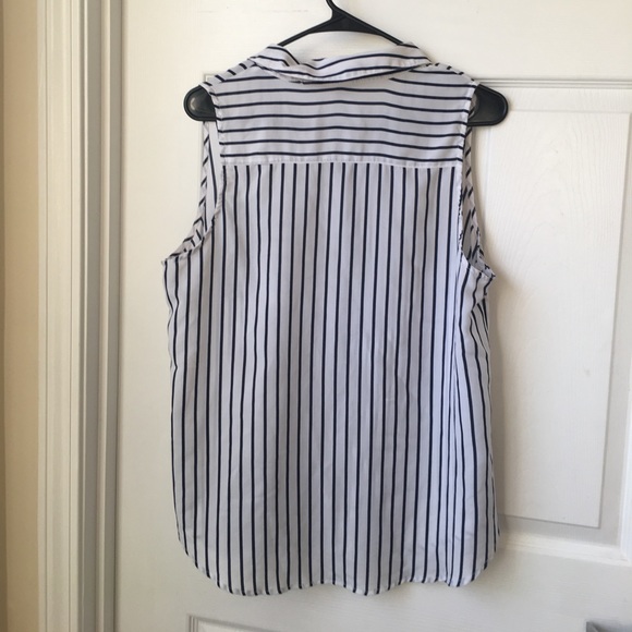 White and Navy button down blouse Old Navy - Picture 3 of 3