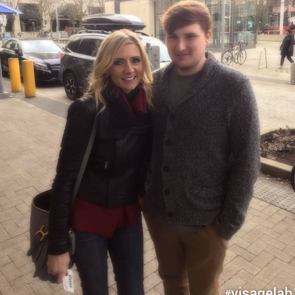 Meet your posher - Picture 3 of 8