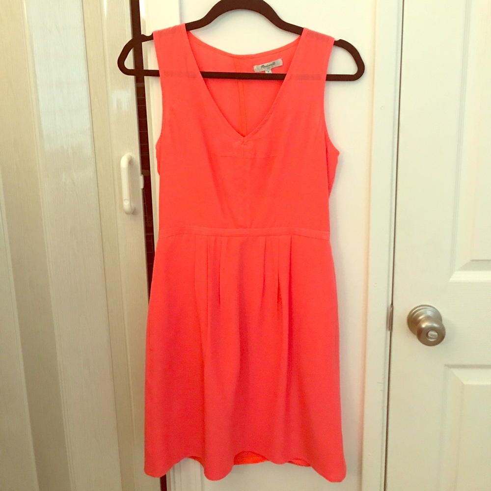 Silk madewell dress with pockets and peekaboo back