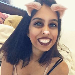 Meet your Posher, Yanisa
