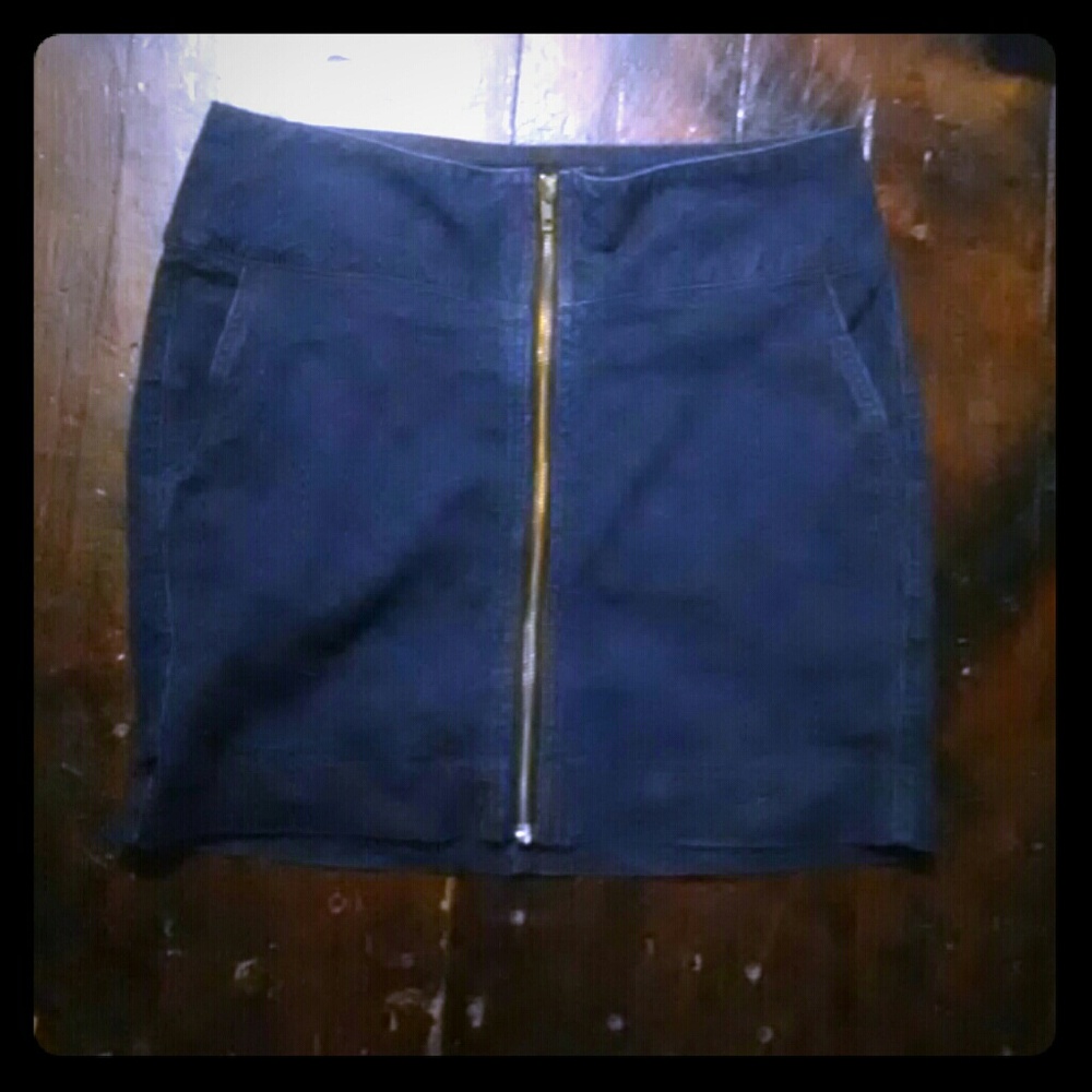 Jean tube skirt with gold zipper