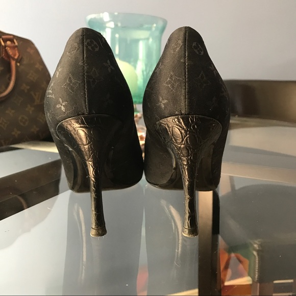 ❗️SALE❗️Louis Vuitton Heels 👠 - Picture 3 of 6