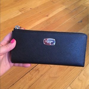 Michael Kors Jet Set Traveler wallet NWT