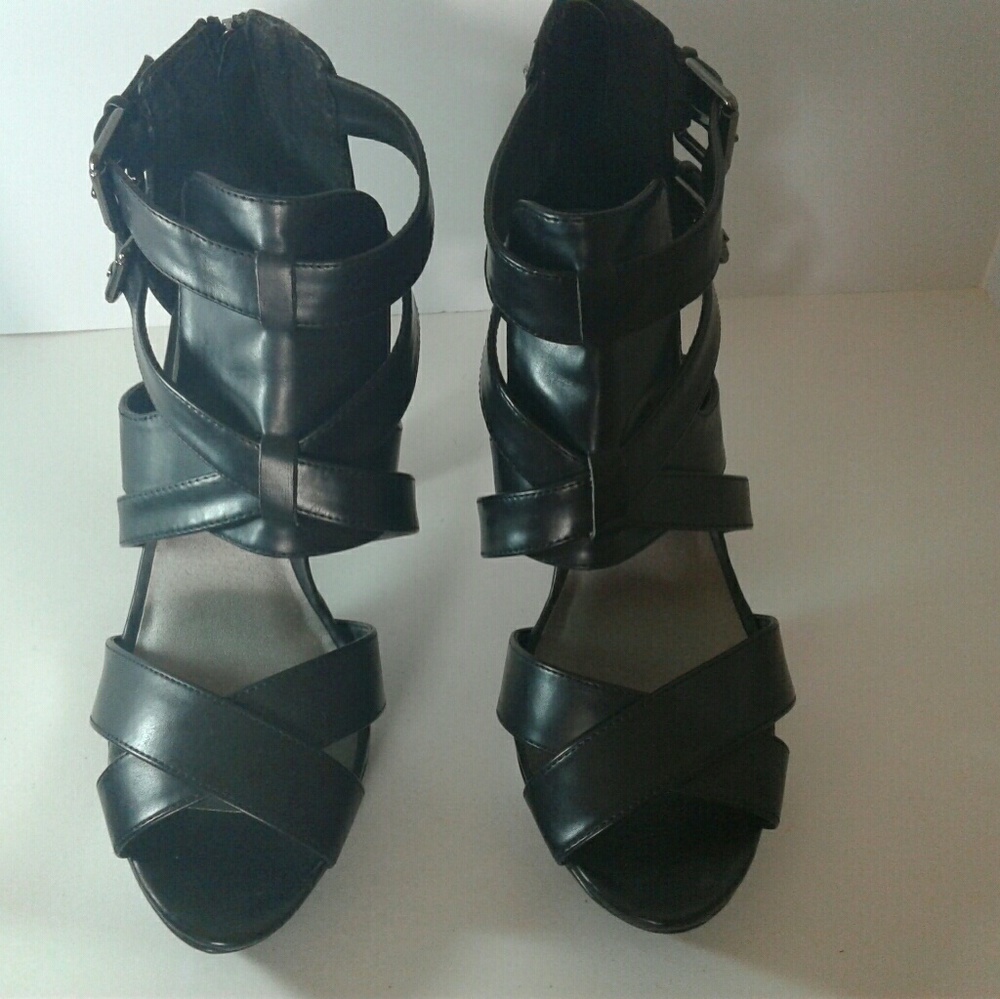 Strappy black platform sandal