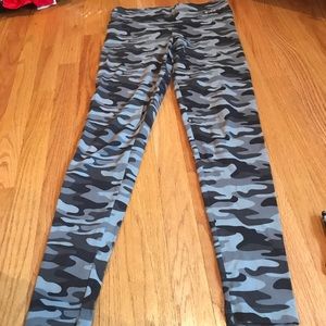 Pink camo leggings xs