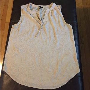 Ann Taylor the front shell paisley print