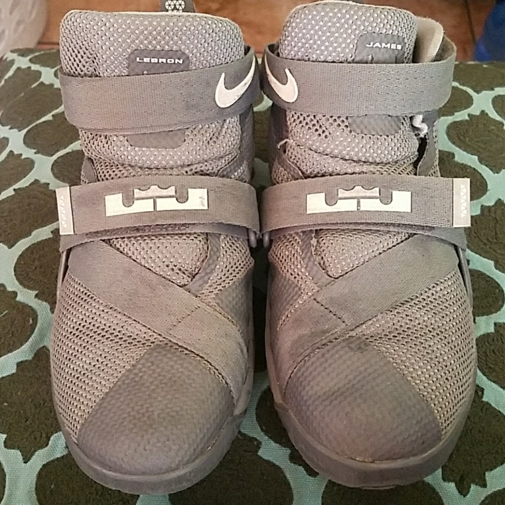 Kids L.James shoes used