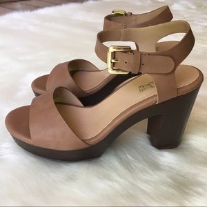 Super Cute Brash Platform Sandals 6.5