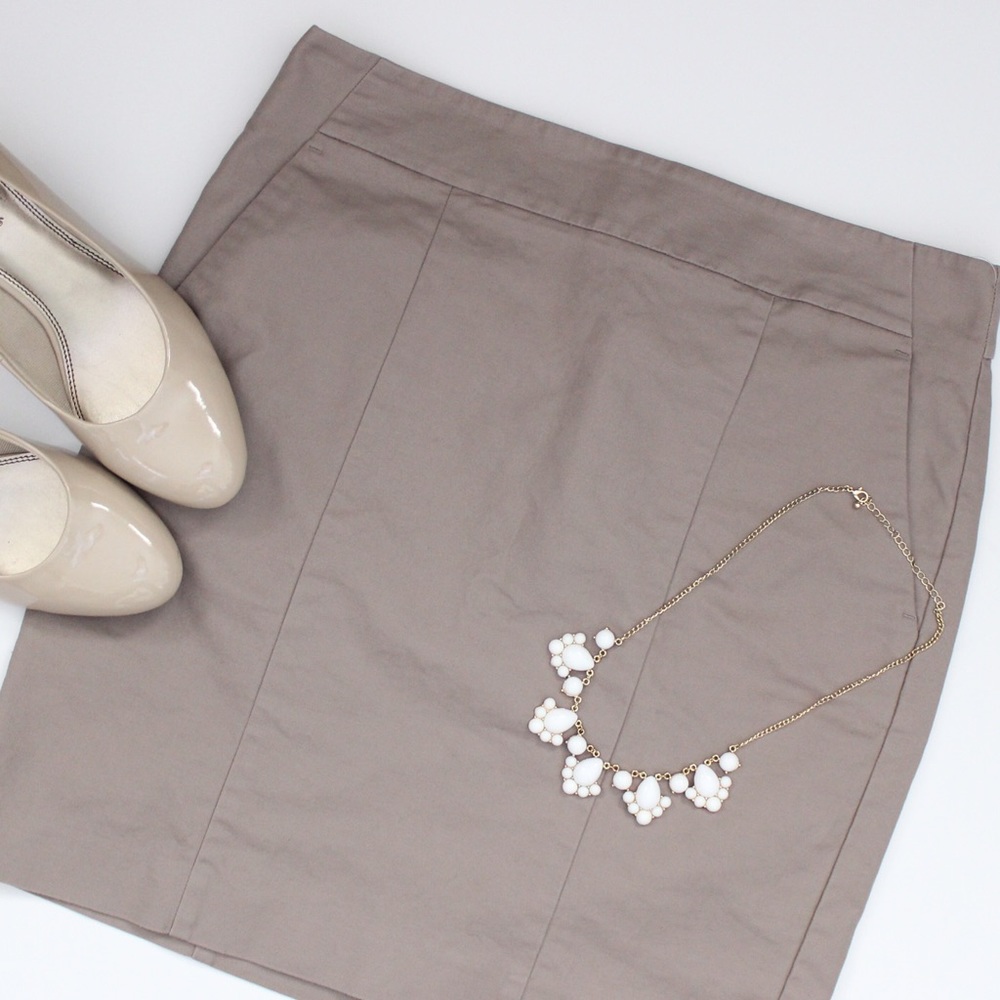 Ann Taylor Tan Skirt SZ 6