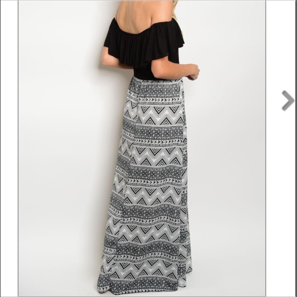 Black Off Shoulder Print Maxi Dress - Picture 3 of 5