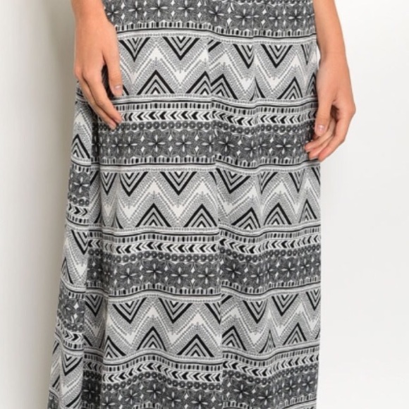 Black Off Shoulder Print Maxi Dress - Picture 4 of 5