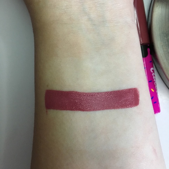 Caked makeup! matte lipstick - Picture 3 of 4