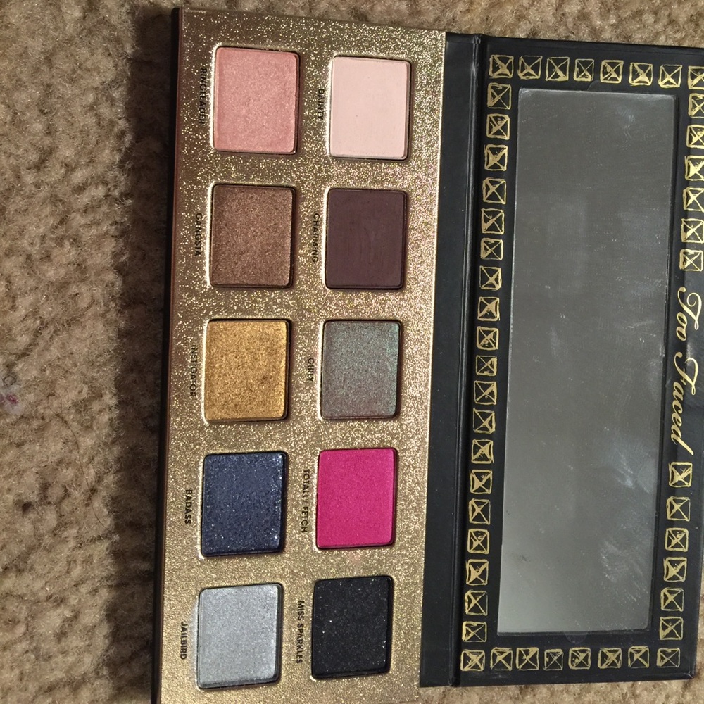 Too faced LE Pretty Rebel Palette