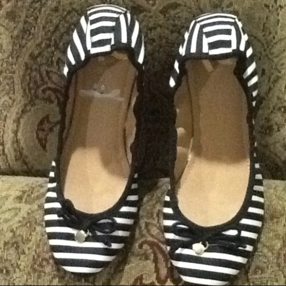 SUPER CUTE Striped Black & White Ballet Flats