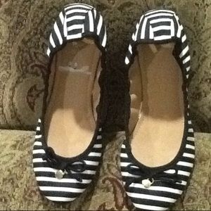 SUPER CUTE Striped Black & White Ballet Flats