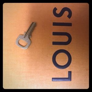 🌟ON SALE 🌟Louis Vuitton #300 Key