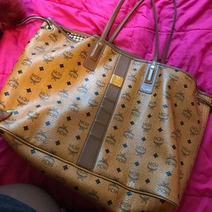 MCM LIZ (LARGE) VISETOS SHOPPER BAG.