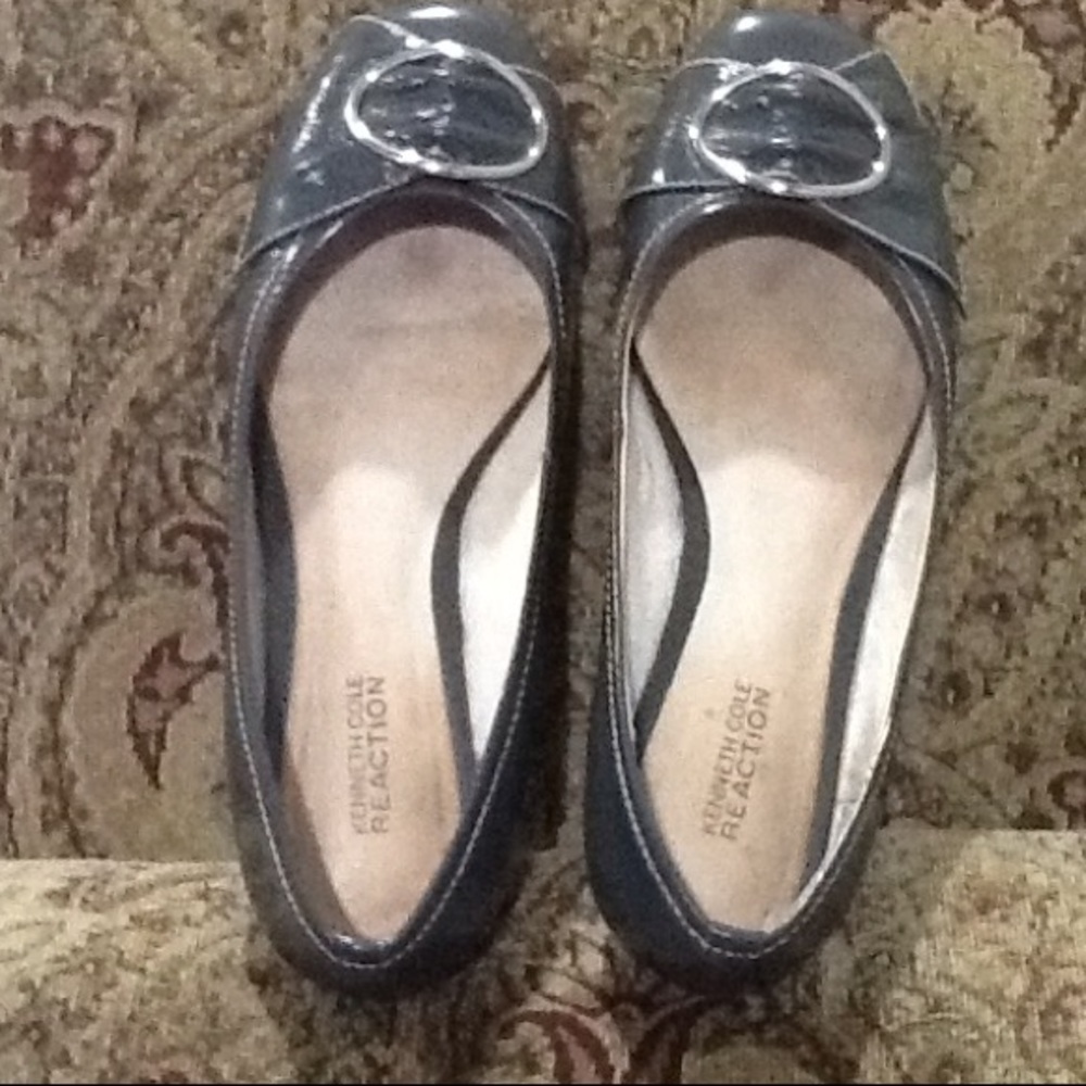 CUTE Grey Patent Leather Flats