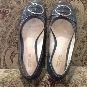 CUTE Grey Patent Leather Flats