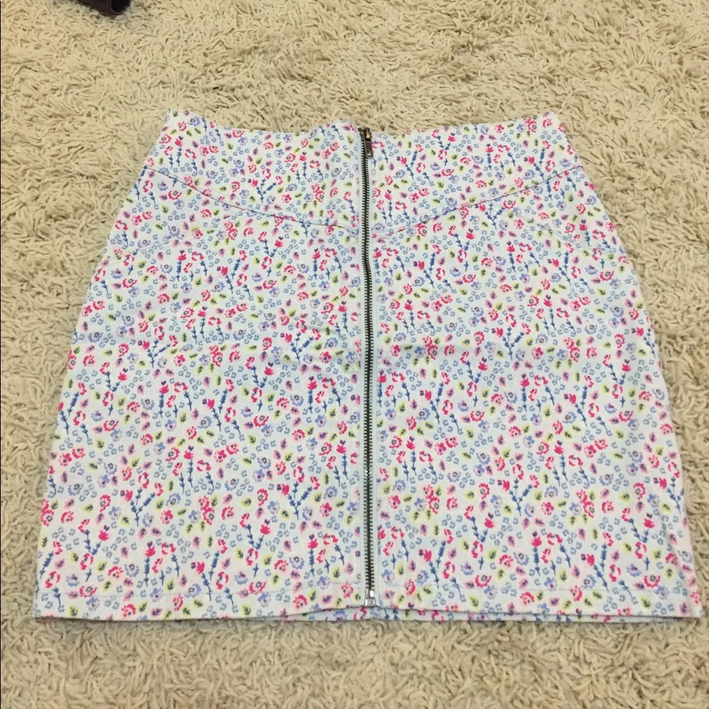 Cute zip front skirt
