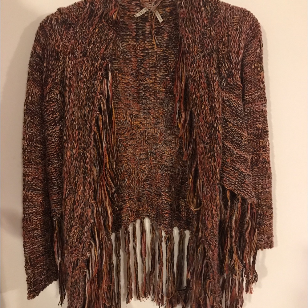 This is a super cute cardigan from Buckle!