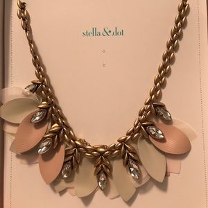 Stella and Dot Birdie Necklace