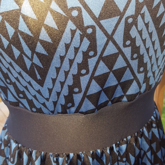 Black & Blue Aztec print dress (M) - Picture 4 of 4