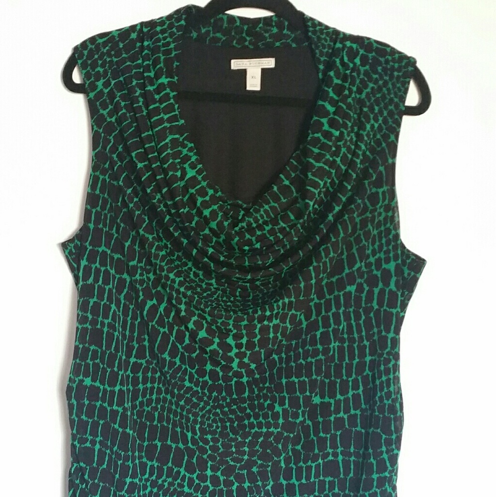 *SOLD*Beautiful green & black sleeveless top - Picture 1 of 4
