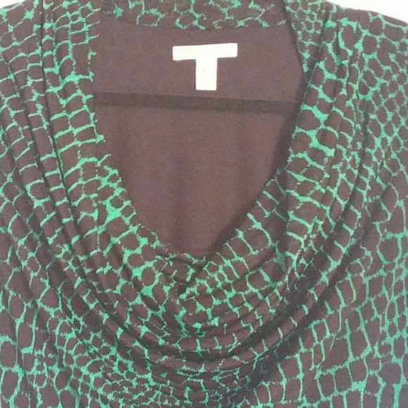 *SOLD*Beautiful green & black sleeveless top - Picture 2 of 4