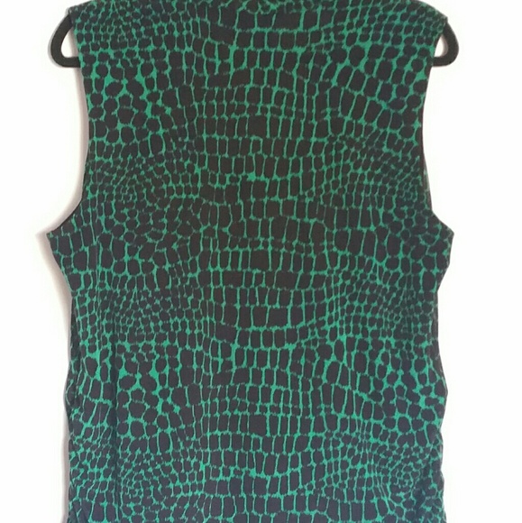 *SOLD*Beautiful green & black sleeveless top - Picture 4 of 4